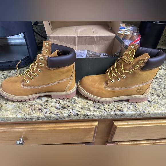 TIMBERLAND 6-INCH PREMIUM WATERPROOF BOOTS Juniors size 5 - Picture 2 of 5